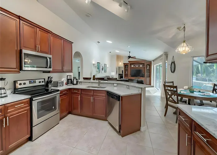 Stunning 5 Bedroom Pool Home Hot Tub 10 Mins To Disney
