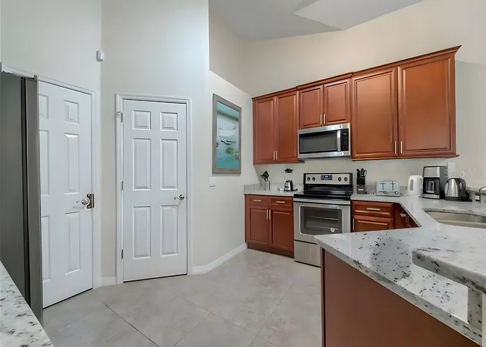 Stunning 5 Bedroom Pool Home Hot Tub 10 Mins To Disney